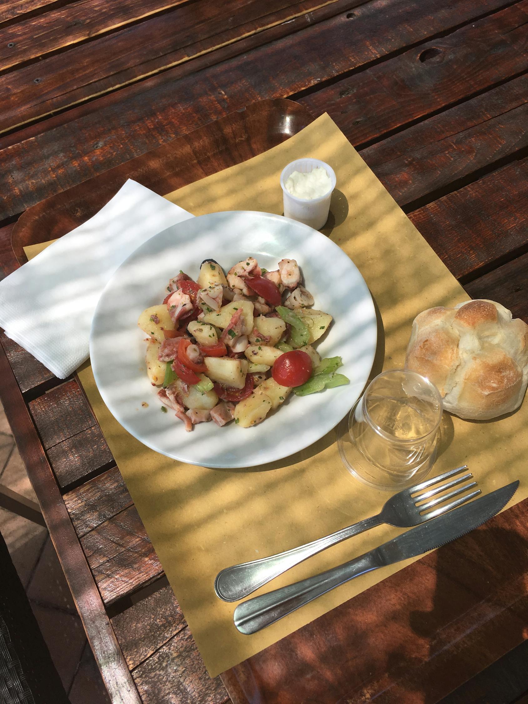 特朗普加密晚宴现场观察，食物、安保与对话的缺失